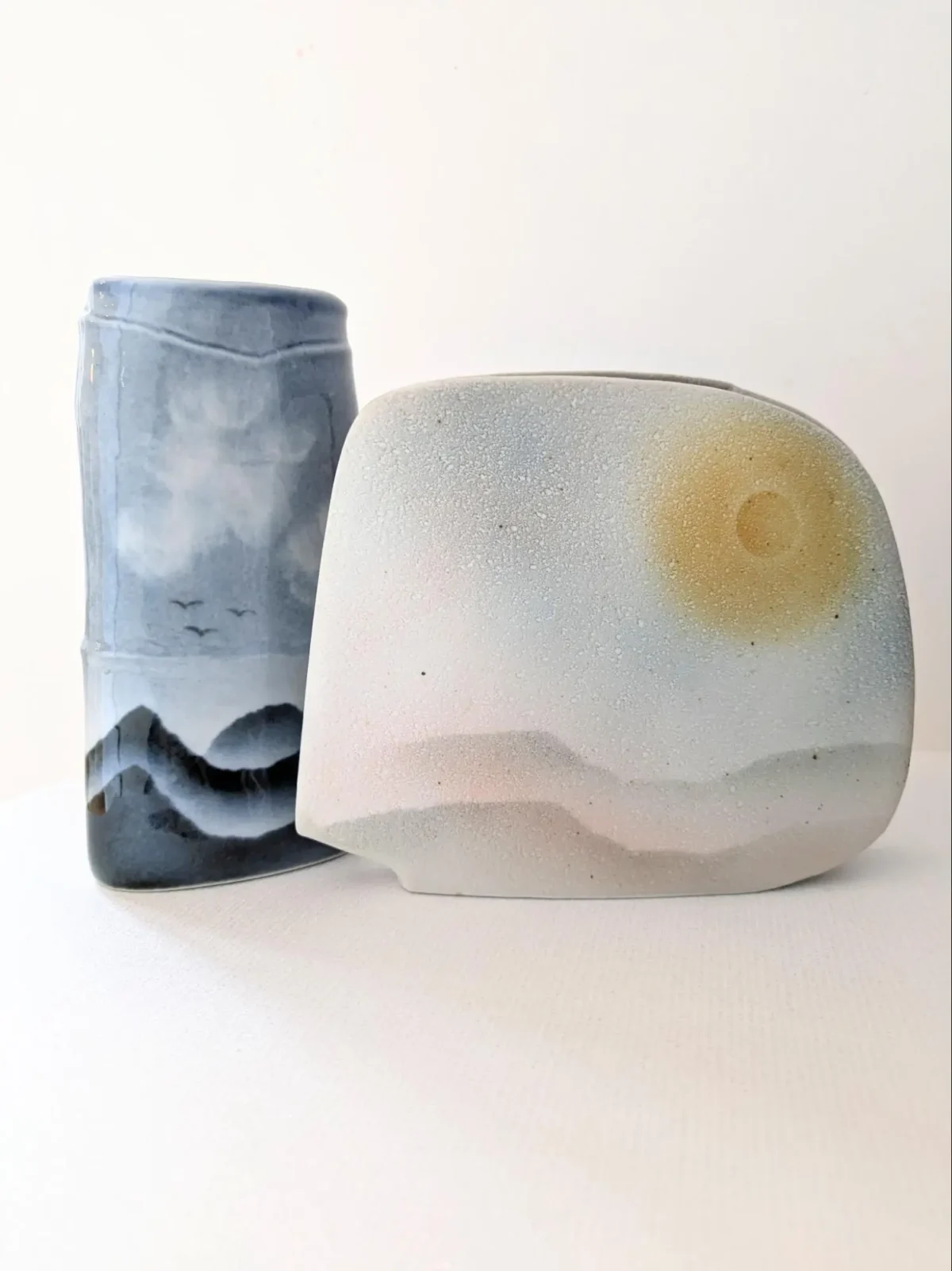 Vase bambou de Virebent design Claire Debril, paysages bleus Vase virgule de Virebent, paysage aux couleurs pastels