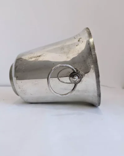 Seau à champagne en métal argenté couché