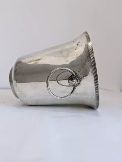 Seau à champagne en métal argenté couché