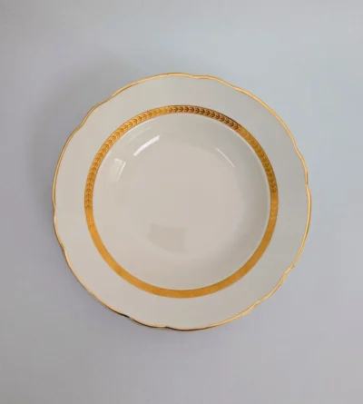 8 assiettes plates Villeroy et Boch modèle 7301 porcelaine ivoire et dorures Villa Brieg