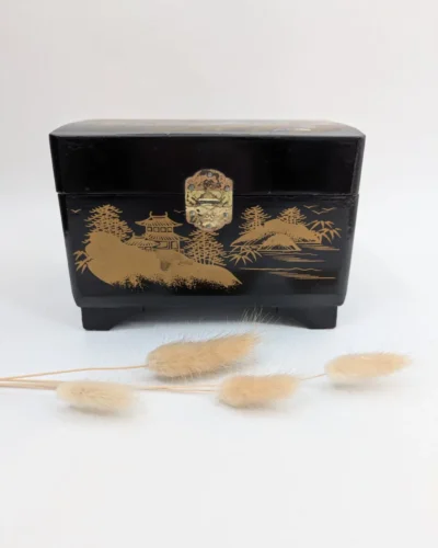 Boîte à musique vintage noir et décor asiatique