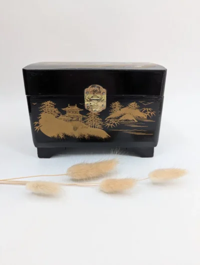 Boîte à musique vintage noir et décor asiatique