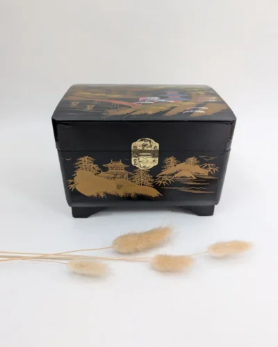 Boîte à musique vintage avec ouverture et décor d Asie