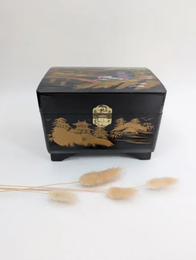 Boîte à musique vintage avec ouverture et décor d Asie