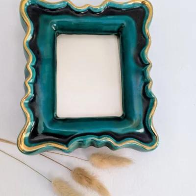 Cadre photo ancien en Barbotine vert et doré