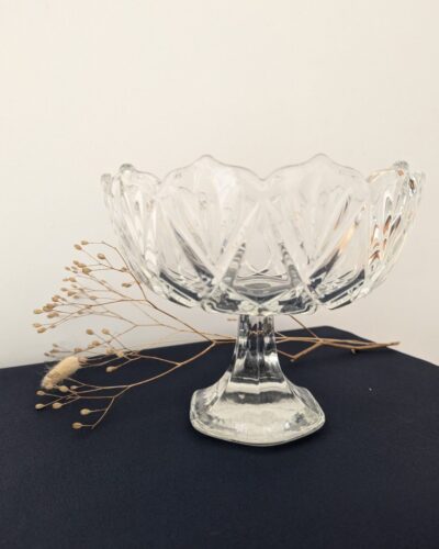 Coupe en cristal ciselé sur pied – décoration vintage chic et élégante