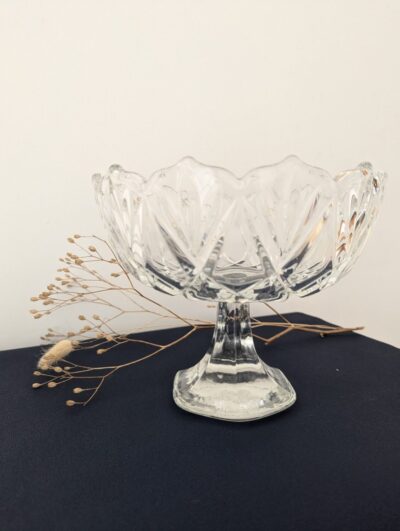 Coupe en cristal ciselé sur pied balustre vintage décor de table raffiné Villa Brieg