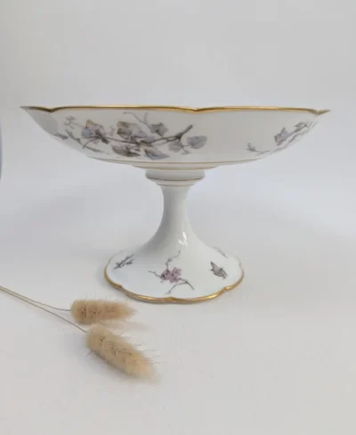Coupe à fruits, compotier en porcelaine de Paris signée Victor Etienne