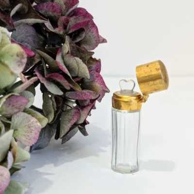 Ancien flacon de parfum de poche verre et métal doré