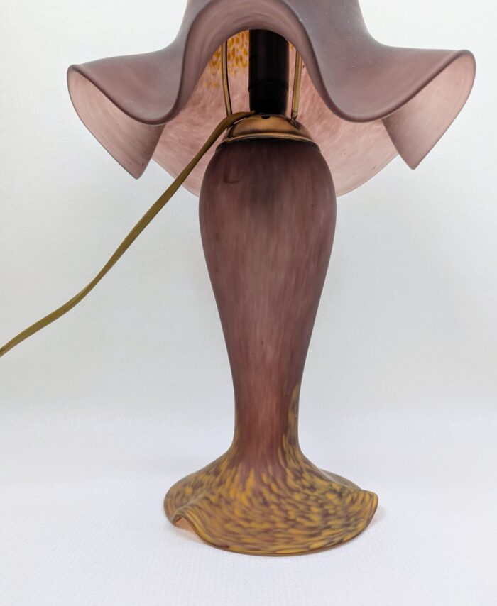 Lampe Art Nouveau en pâte de verre couleur aubergine