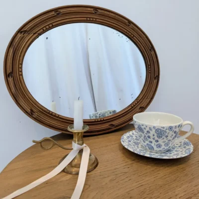 Miroir ovale ancien en bois sculpté
