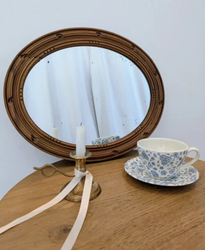 Miroir ovale ancien en bois sculpté