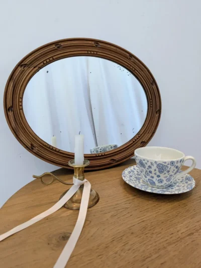 Miroir ovale ancien en bois sculpté