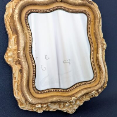 Miroir vintage en plâtre moulé couleur beige doré