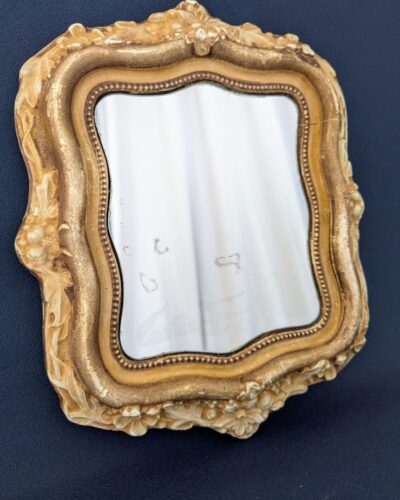 Miroir vintage en plâtre moulé couleur beige doré