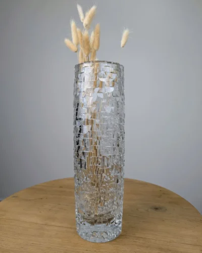 Grand vase en cristal taillé à multiples facettes