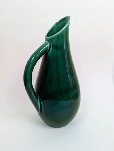 Pichet ancien céramique émaillée vert sapin broc vintage Villa Brieg art de la table