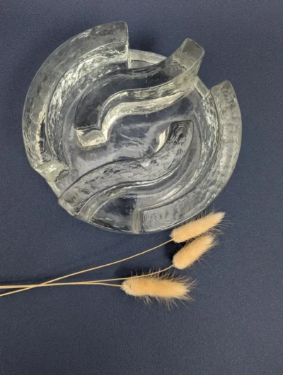 Vide-poche rond en verre massif transparent avec motifs de vagues en relief et texture givrée