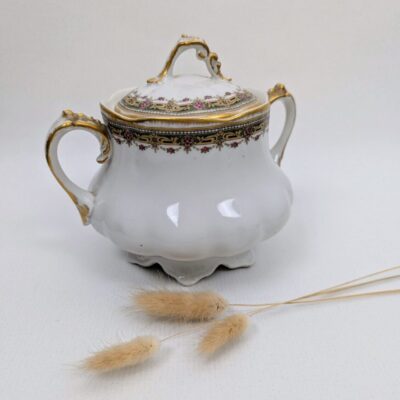 sucrier ou bonbonnière ancienne en porcelaine de Limoges