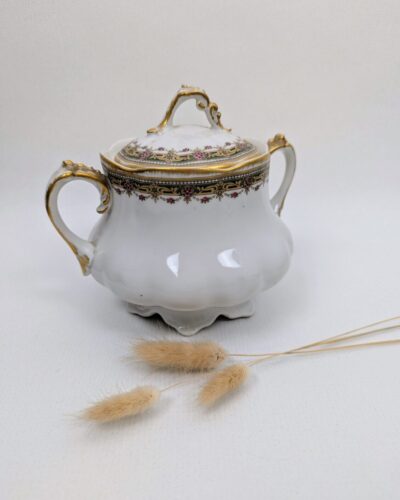 sucrier ou bonbonnière ancienne en porcelaine de Limoges