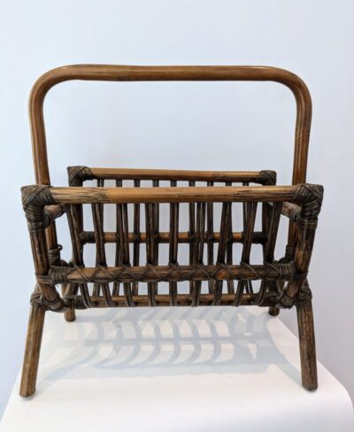 Porte revue en bois et rotin vintage