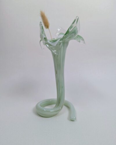 Soliflore en verre soufflé vert pastel au style vintage poétique et inspiré Murano