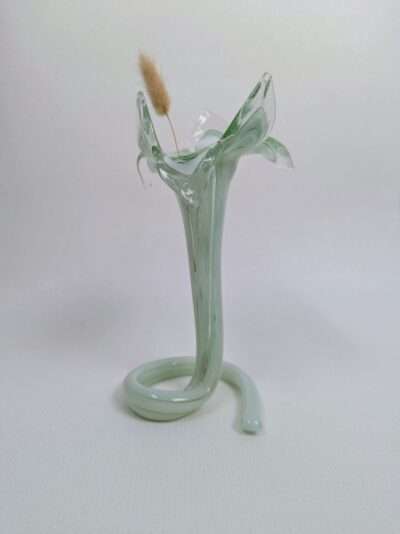 Soliflore en verre soufflé vert pastel au style vintage poétique et inspiré Murano