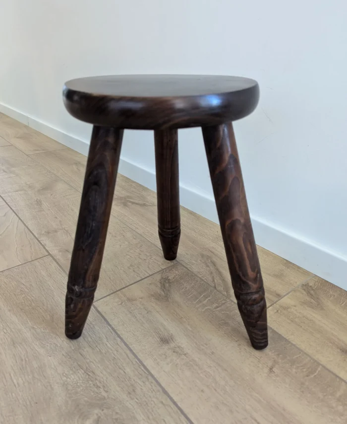 Tabouret vintage bois foncé 3 pieds rustique