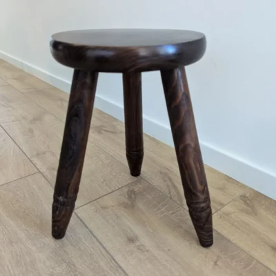 Tabouret vintage bois foncé 3 pieds rustique