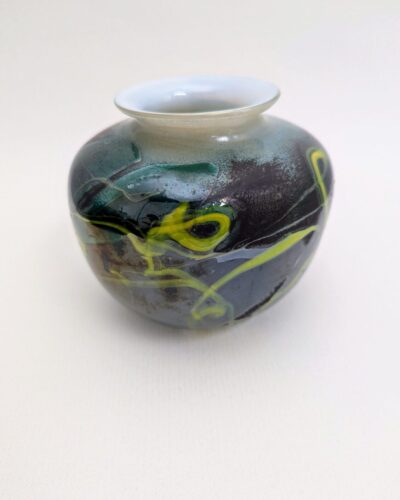 Vase en verre soufflé aux nuances de verts signé A.Petrovski