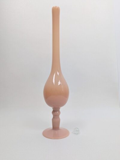 Vase ancien en opaline rose col corolle festonné Villa Brieg décoration vintage élégante