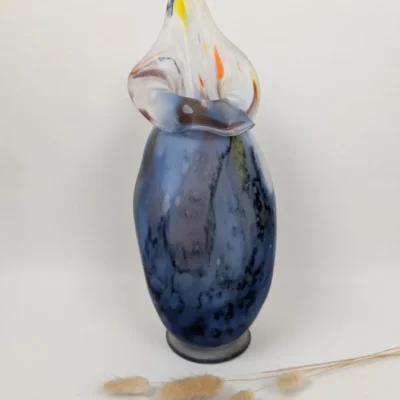 Vase en verre soufflé coloré vintage