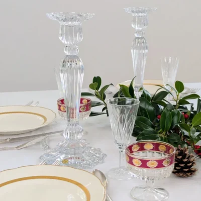 mise en scène table de Noël bougeoirs en cristal de bohème flambeau