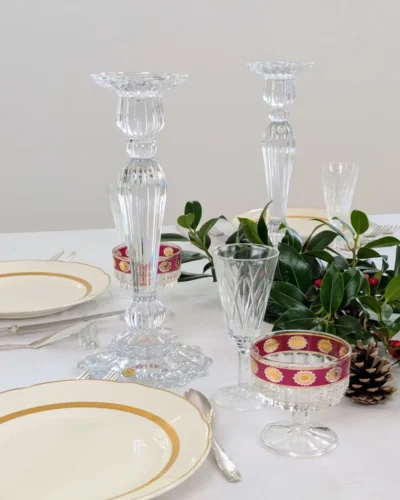mise en scène table de Noël bougeoirs en cristal de bohème flambeau