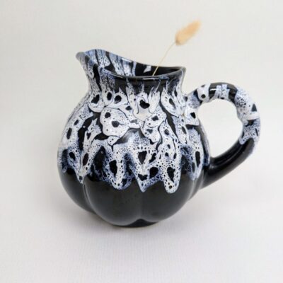 Broc en céramique noir