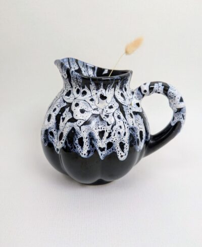 Broc en céramique noir