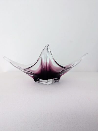 Coupe en cristal vintage violet aubergine centre de table sculptural décoratif Villa Brieg