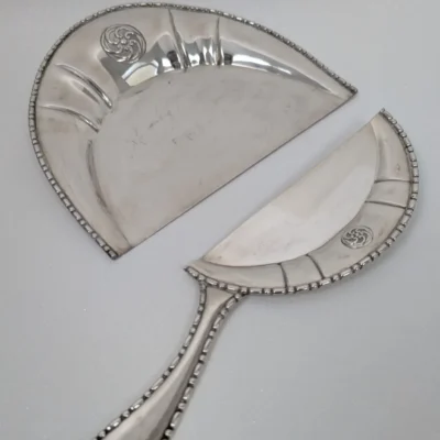 ramasse miette et sa pelle en métal argenté maison Galli Christofle