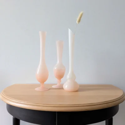 trio de vases en opaline rose vintage