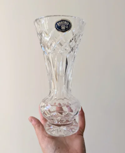 vase en cristal de bohème ciselé