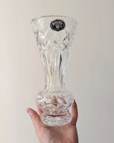 vase en cristal de bohème ciselé