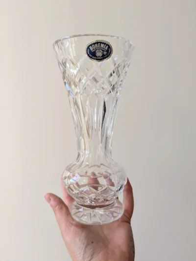 vase en cristal de bohème ciselé