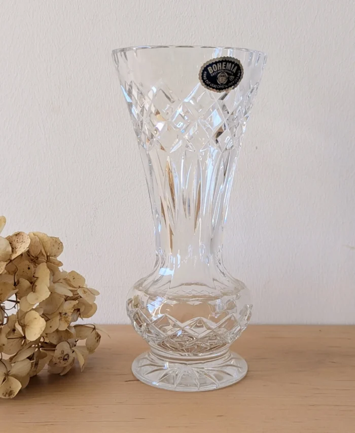 vase en cristal de bohème ciselé