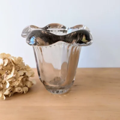 vase en cristal fumé forme corolle