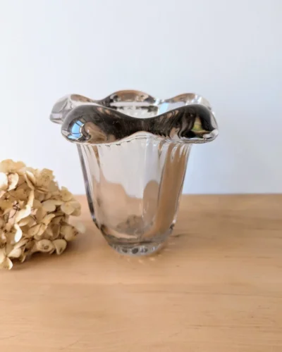 vase en cristal fumé forme corolle