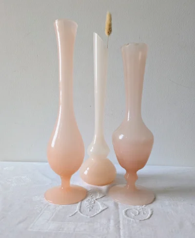 trio de vases en opaline rose vintage
