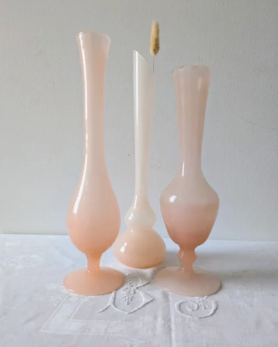 trio de vases en opaline rose vintage