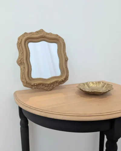 Petit miroir ancien en plâtre doré mat