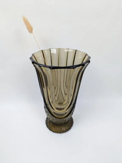 Vase Art Déco modèle LUXOR en verre fumé gris par Henri Heemskerk pour Scailmont, design géométrique années 30.