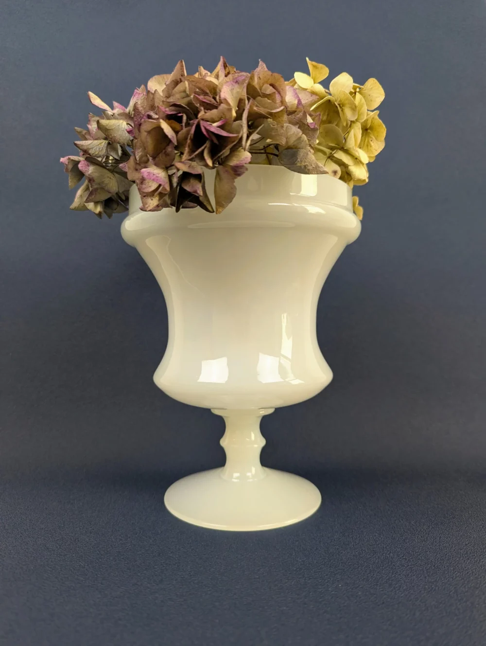 White opaline vase - Image 2